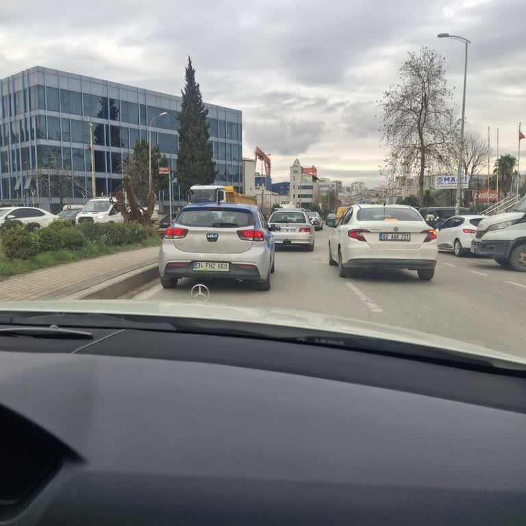 Sinyalsiz Geçiş Yapan Anadolu Efes Aracı