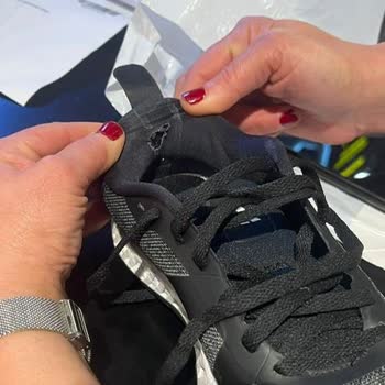 Adidas Ayakkabıda 1 Haftada Yırtılma Sorunu