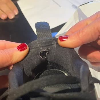 Adidas Ayakkabıda 1 Haftada Yırtılma Sorunu