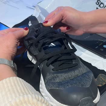 Adidas Ayakkabıda 1 Haftada Yırtılma Sorunu