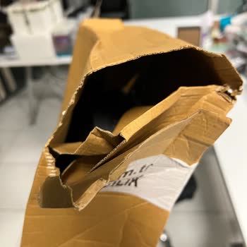 Trendyol Express Teslimatında Hasarlı İç Çamaşırı Kutusu