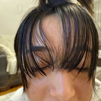 Eşitsiz Ve Orantısız Perçem Kesimi Hayal Kırıklığı