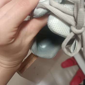 Skechers Ayakkabıda Beklenmedik Renk Solması Ve Yırtılma Sorunu