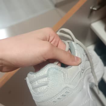 Skechers Ayakkabıda Beklenmedik Renk Solması Ve Yırtılma Sorunu