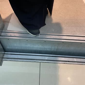 Maltepe Park AVM Asansör Arızası Ve İlgisiz Görevli Üslubu