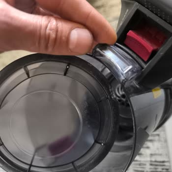 Hoover H100 Süpürge Toz Haznesi Kapak Sorunu