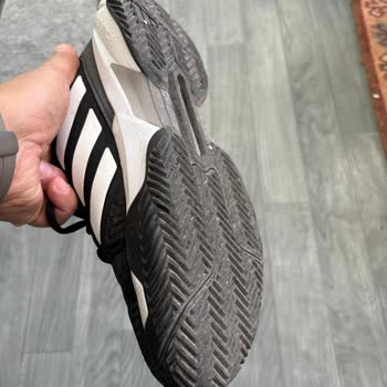 Kaygan Zemin Tehlikesi: Adidas Ayakkabı Sorunu