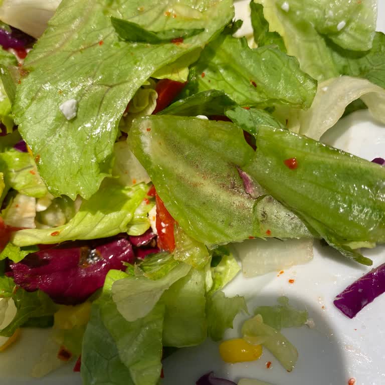 IKEA Ankara Şubesinde Salatadan Kum Çıkması Hayal Kırıklığı Yarattı