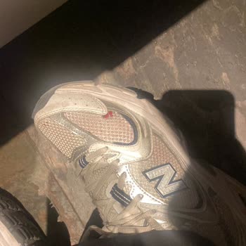 New Balance 530 Model Ayakkabıda Üretim Hatası