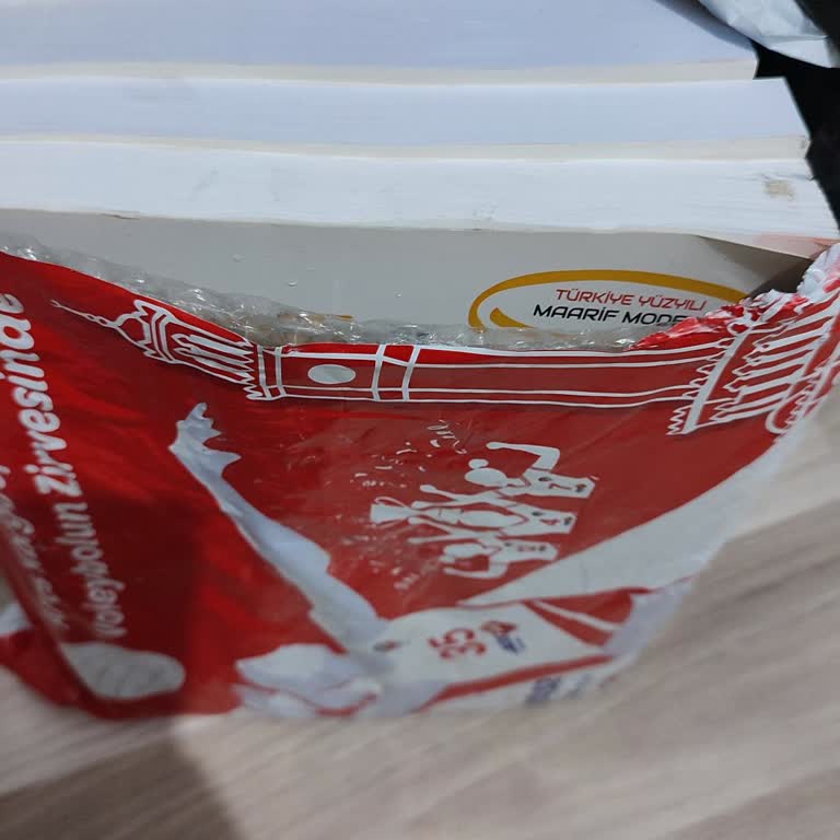 Yırtık Kargo Poşeti Ve Hasarlı Kitaplar: Kötü Kargolama Deneyimi