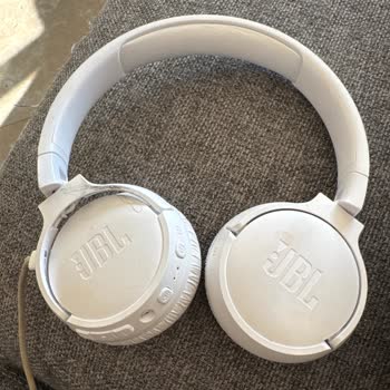 JBL Kulaklık Şarj Oluyor Ama Açılmıyor, Ne Yapmalıyım?