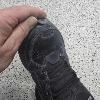 Nike Air Monarch LV: Hayal Kırıklığı Ve İletişimsizlik