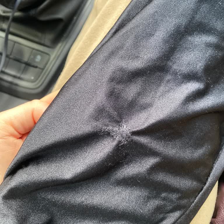 Calzedonia Socks Worn Once and Already Damaged – No Support for Exchange