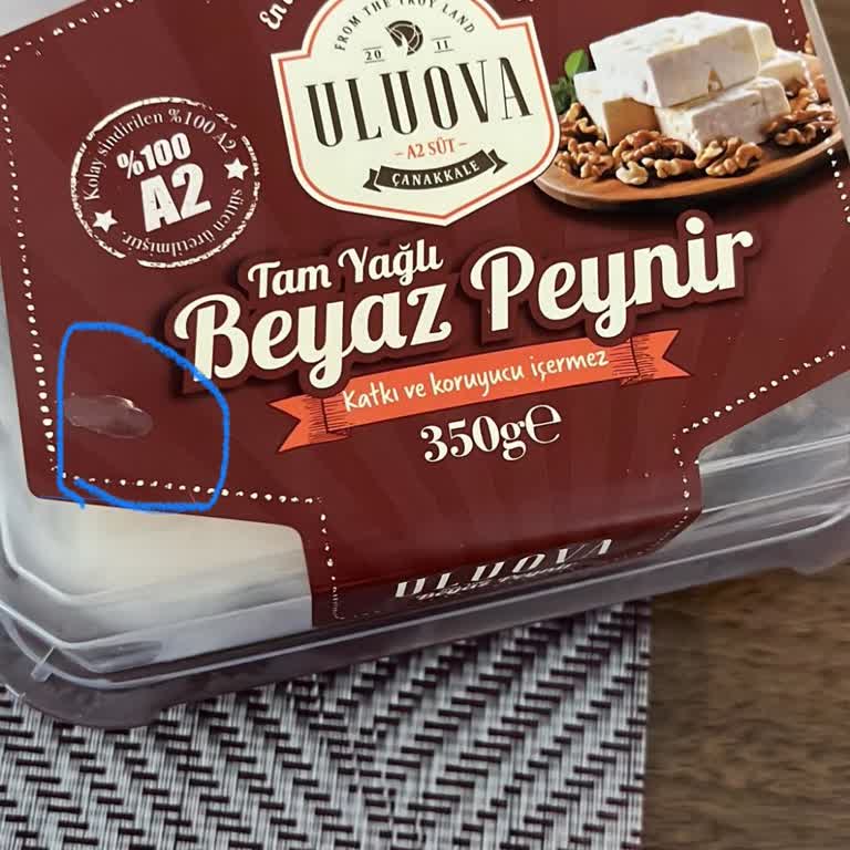 Beyaz Peynirde Güven Sarsan Plastik Parça