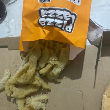PizzaLazza Soğuk Pizza Ve Dağılmış Soğan Halkaları