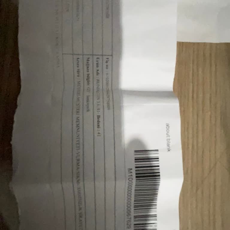 Koku Yapan Ve Yırtılan Ayakkabılar