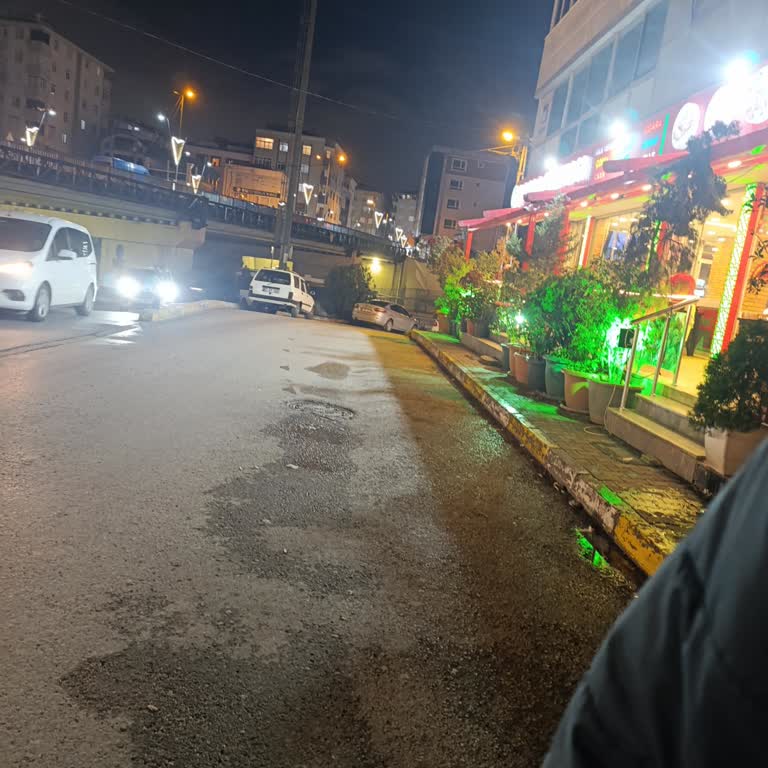 Bayat Yemek Ve Kötü Hizmet Deneyimi