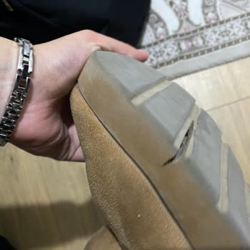 Dayanıklılık Sorunu: Aldığım Botun Tabanı Yarıklarla Doldu!