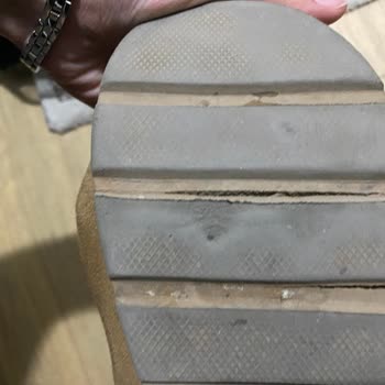 Dayanıklılık Sorunu: Aldığım Botun Tabanı Yarıklarla Doldu!