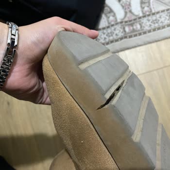 Dayanıklılık Sorunu: Aldığım Botun Tabanı Yarıklarla Doldu!