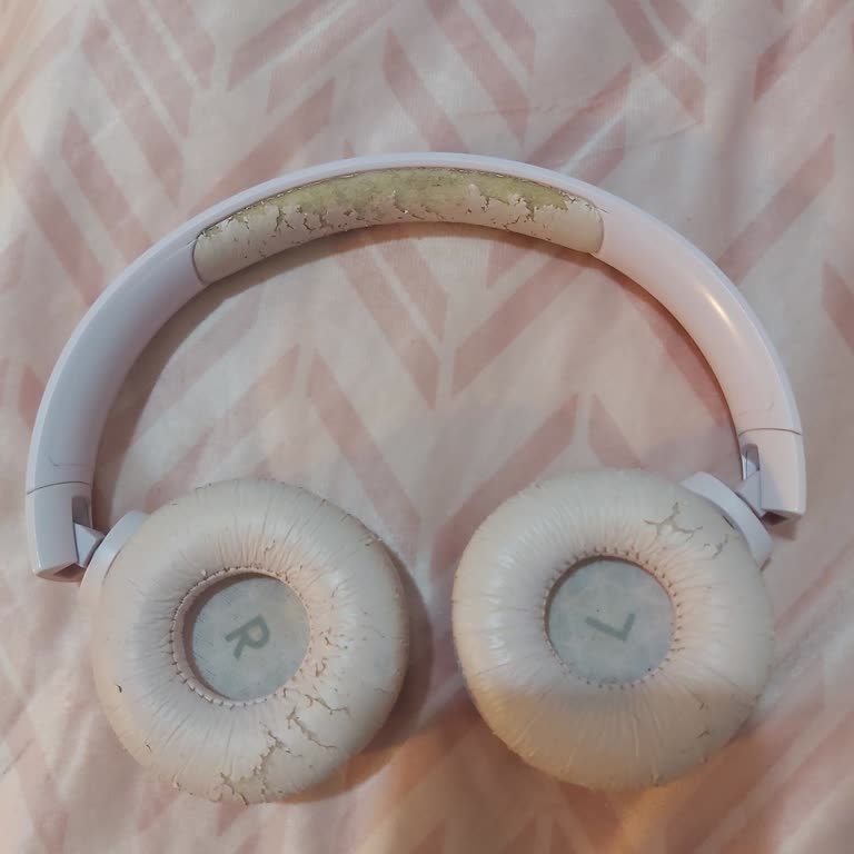 JBL Kulaklıkta Soyulma Sorunu