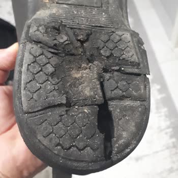 Su Geçirmez Ayakkabılarda Taban Sorunu