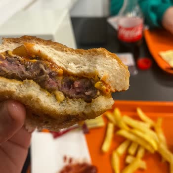 Köfteci Yusuf'ta Hizmet Ve Yemek Kalitesi Sorunu