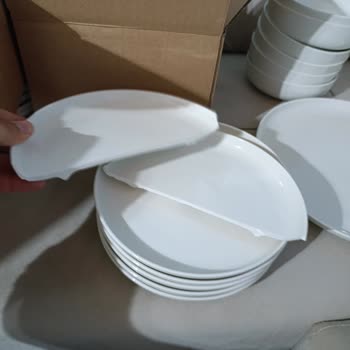 Kırık Yemek Takımları Ve Yetersiz Müşteri Hizmeti