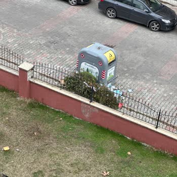 Edirne'de Çöp Sorunu: Toplanmayan Atıklar Ve Uygunsuz Konumlandırma