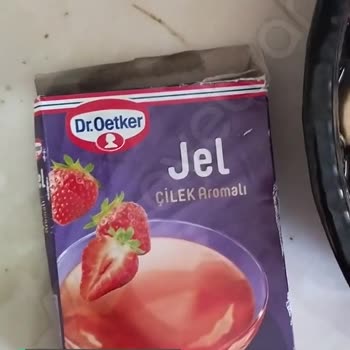 Dr. Oetker Çilekli Jölenin Sıvı Kalması