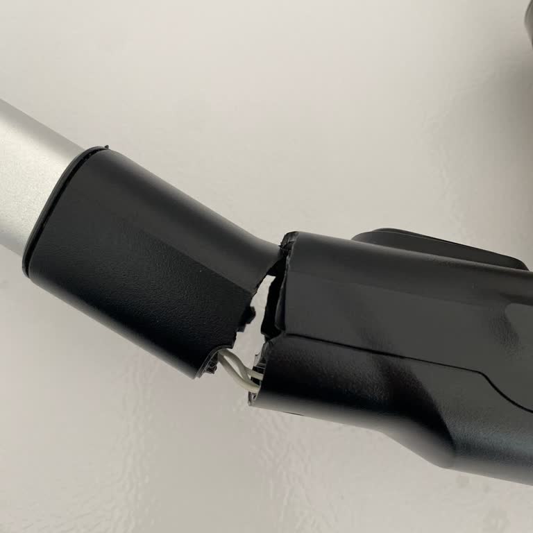 Philips Ev Aletleri Süpürge Destek Yerinden Kırıldı