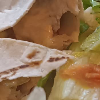 Tavada Tavuk Tavuklu Wrap'ta Hijyen Sorunu Ve İlgisiz Davranış