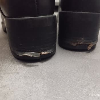 Deforme Olan Çizmeler Ve Derimod'un Çözüm Üretmeyen Yaklaşımı