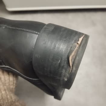 Deforme Olan Çizmeler Ve Derimod'un Çözüm Üretmeyen Yaklaşımı