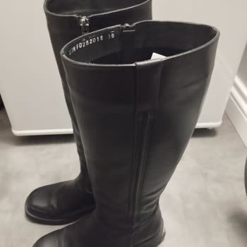 Deforme Olan Çizmeler Ve Derimod'un Çözüm Üretmeyen Yaklaşımı