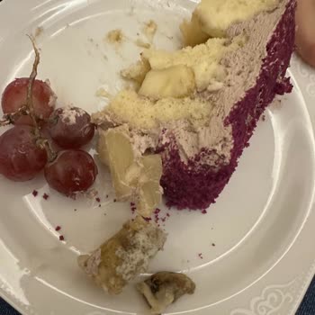 Bozuk Pasta Ve İlgisiz Müşteri Hizmeti