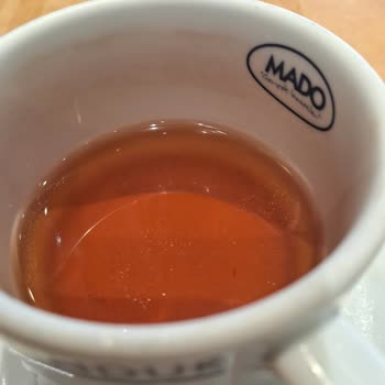 Mado'da Hayal Kırıklığı: Yağlı Börek Ve Kirli Fincanlar