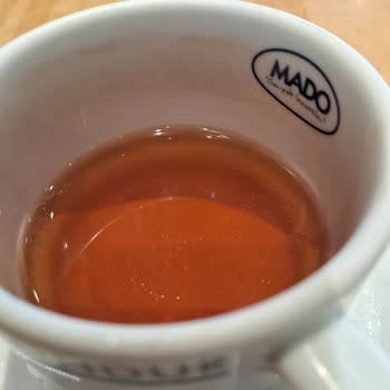 Mado'da Hayal Kırıklığı: Yağlı Börek Ve Kirli Fincanlar