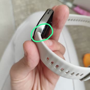 Çizik Gelen Akıllı Saat Ve İnatçı Firma