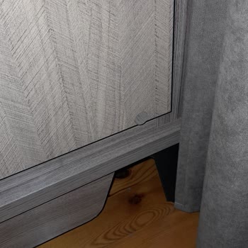 Kusurlu Dolap Kapağı İle Aldatıldık