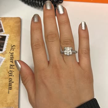 Büyük Taşlı Yüzükte Sorunlar Ve İletişimsizlik