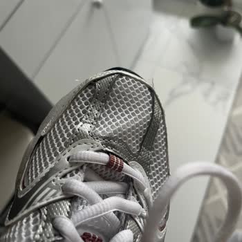 New Balance Ayakkabının Kalitesizliği Ve İlgisiz Müşteri Hizmeti