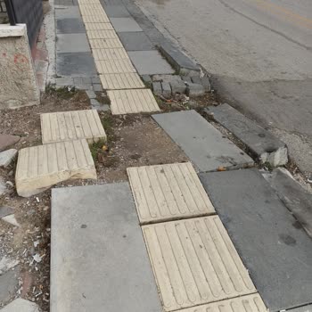 Kaldırım Onarımı Bekleniyor: Engelli Ve Yaşlılar Mağdur