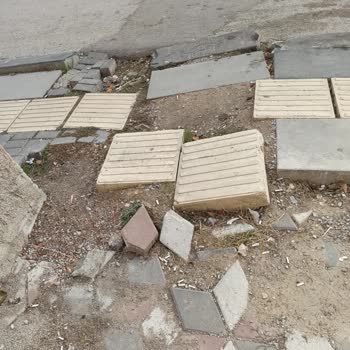 Kaldırım Onarımı Bekleniyor: Engelli Ve Yaşlılar Mağdur