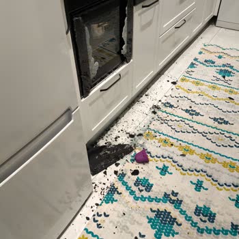 Gece Yarısı Patlayan Fırın Camı Şoku