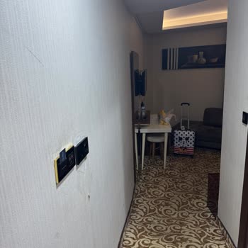 Yoğun Hafta Sonu Kaosu: Hayal Kırıklığı Yaratan Otel Deneyimi