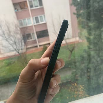 İphone 13 Pil Şişmesi Ve Ekran Sorunu