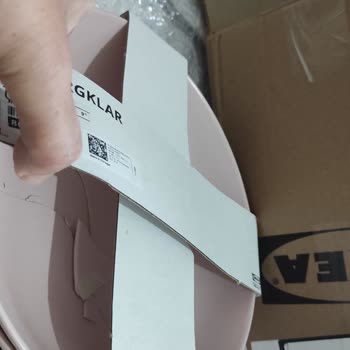 IKEA Özensiz Paketleme Nedeniyle Kırılan Tabaklar