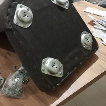 Eksik Ve Hasarlı Mutfak Masa Takımı Parçaları İçin Çözüm Bekleniyor