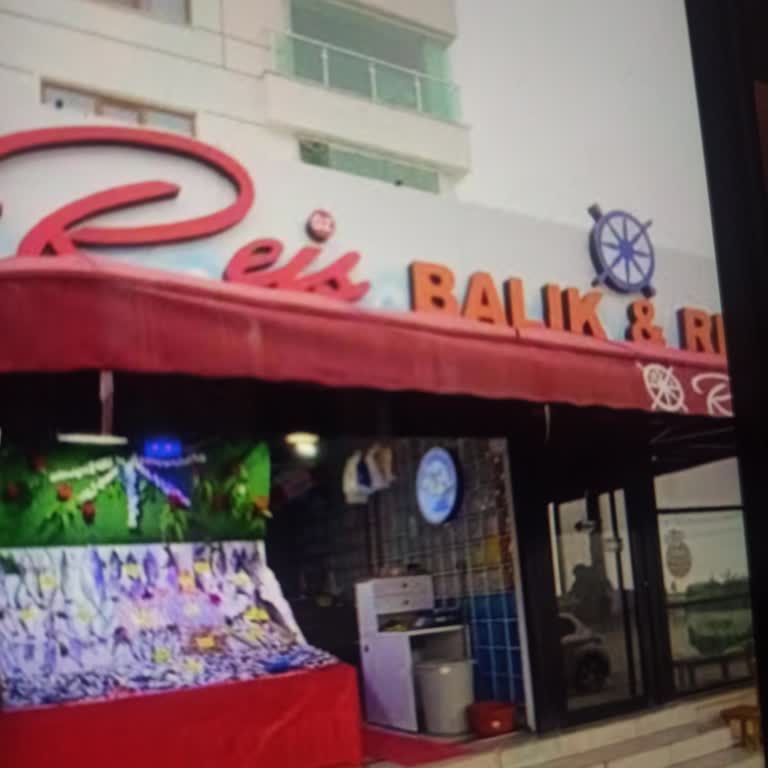 Öz Reis Balık & Restaurant'ta Yiyeceklerin Tadı Çok Kötüydü Ve Nezaketten Uzaklardı